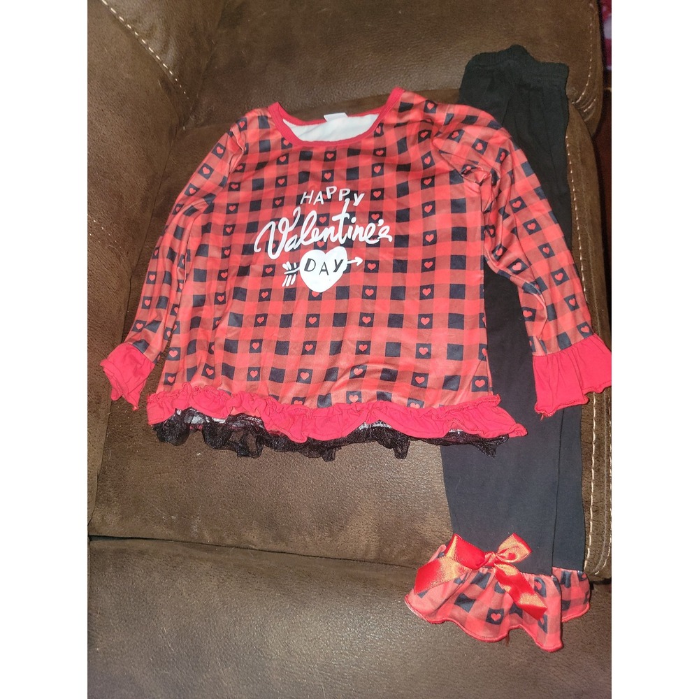 Boutique happy valentine's day plaid top and black leggings size 5 6